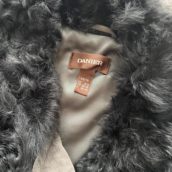 Leather jacket with natural fur collar - Picture 4 of 5